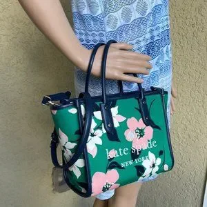 バッグ kate spade lily blooms can small tote m_626406396f6c91e6d1a2d2ef.jpeg